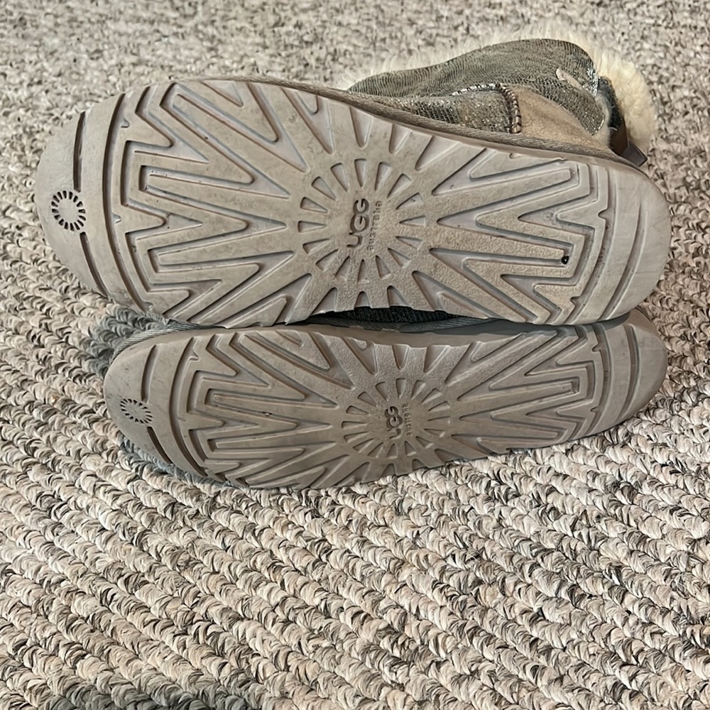 Used Bailey button bow UGGs snake pattern - Picture 7 of 7